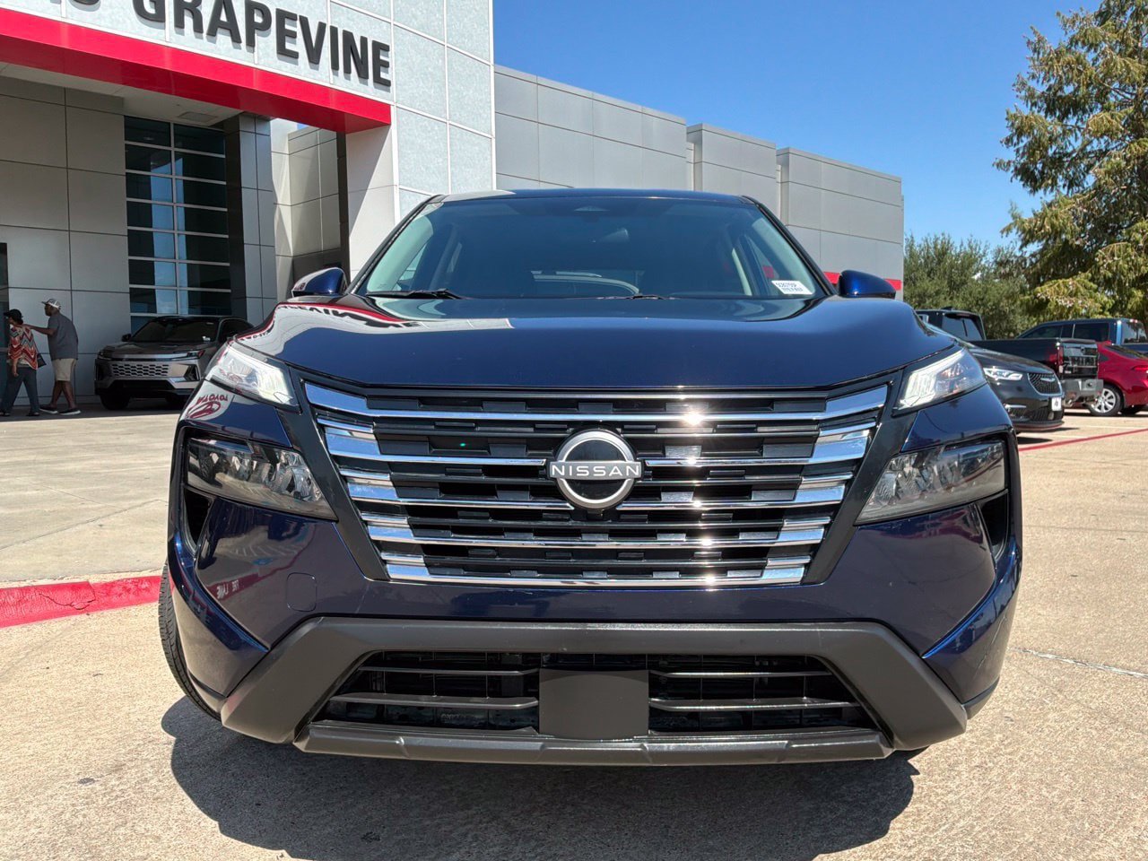 Used 2025 Nissan Rogue SV FWD image 3