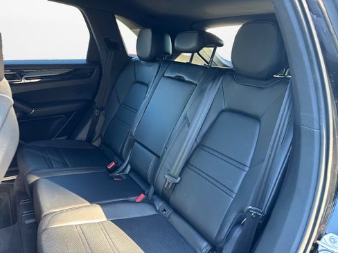 Used 2020 Porsche Cayenne image 12