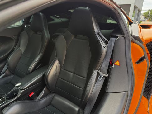 Used 2021 McLaren GT RWD image 26