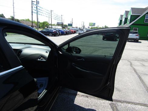 Used 2017 Chevrolet Cruze LT w/ Convenience Package FWD image 21