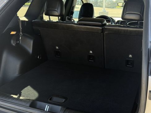 Used 2021 Jeep Cherokee Latitude Plus FWD image 28