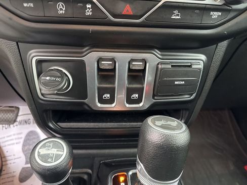 Used 2021 Jeep Wrangler Sport w/ Technology Group AWD/4WD image 23