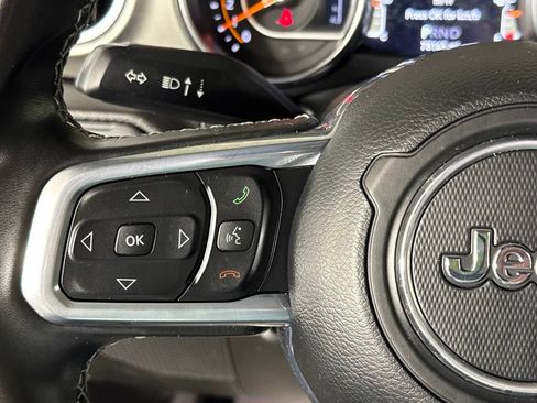 Used 2022 Jeep Wrangler Unlimited Sahara AWD/4WD image 19