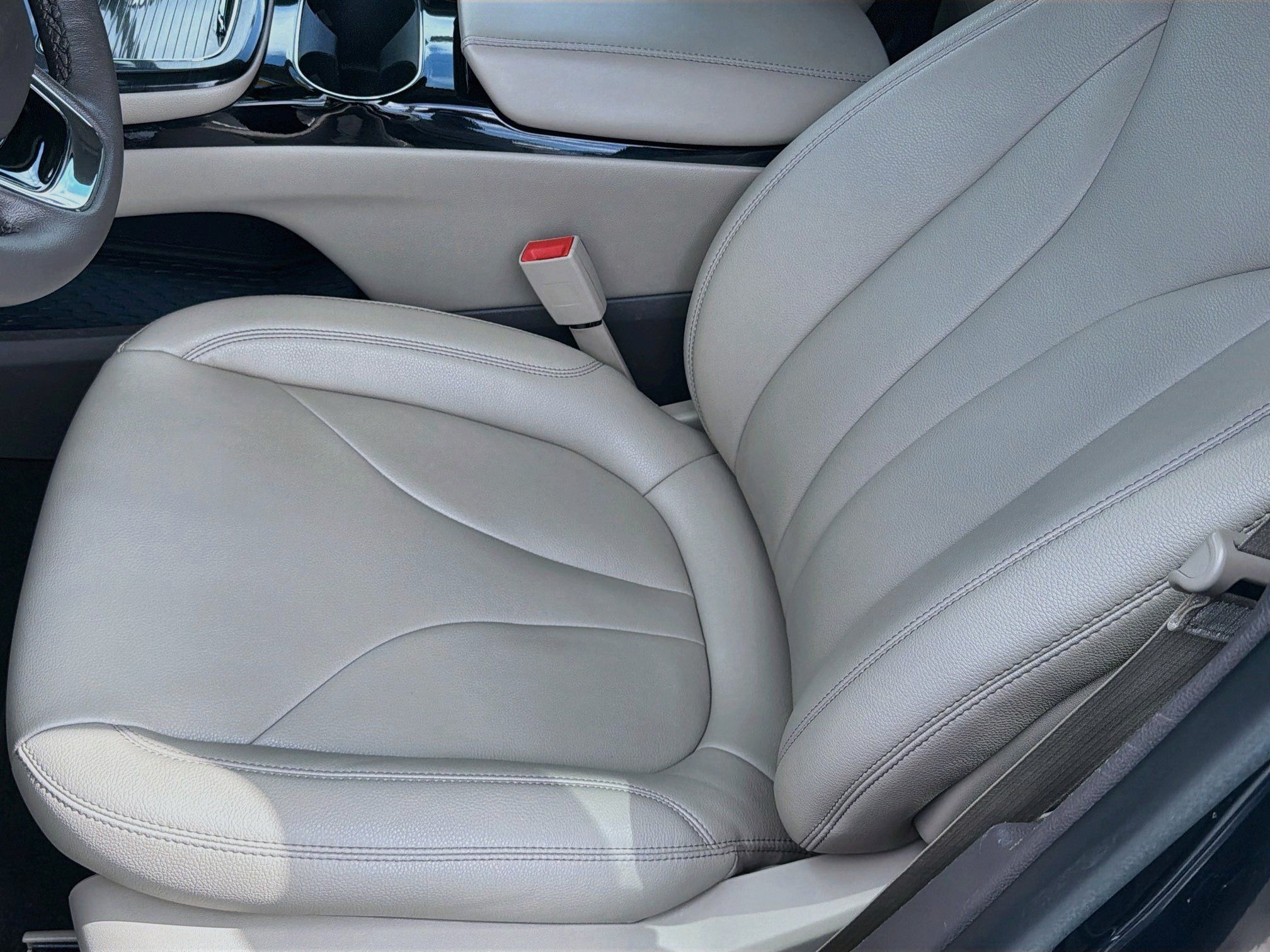 Used 2023 Lincoln Nautilus FWD w/ Premium Package image 19