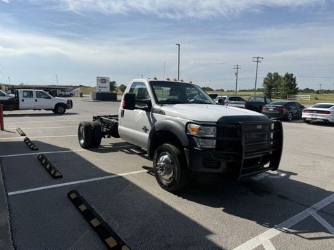 Used 2015 Ford F550 4x4 Regular Cab Super Duty image 3