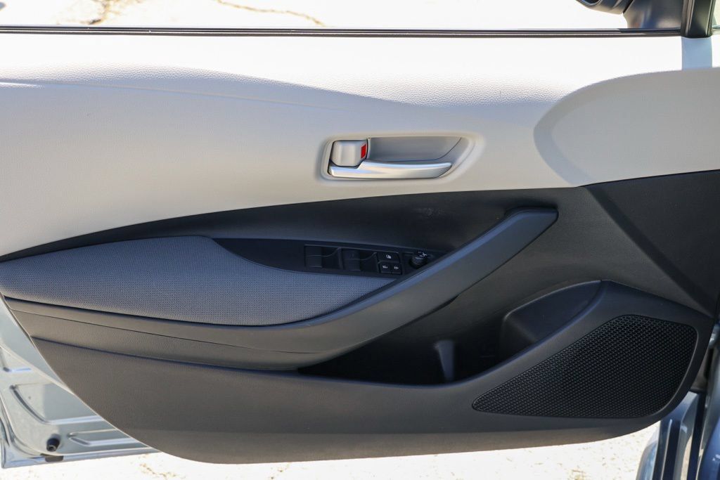 Used 2020 Toyota Corolla LE FWD image 24