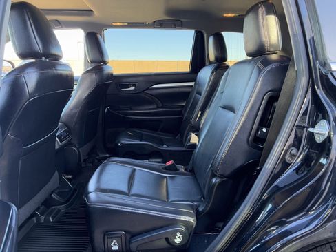 Used 2019 Toyota Highlander XLE image 30