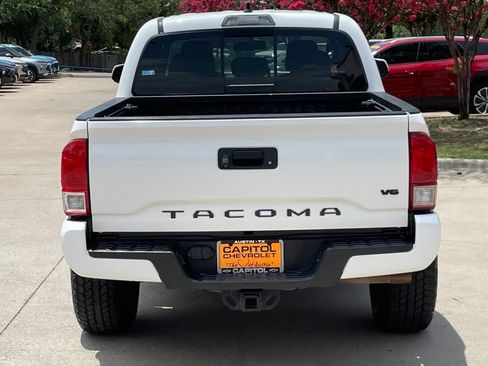 Used 2017 Toyota Tacoma TRD Sport w/ Tow Package RWD image 5