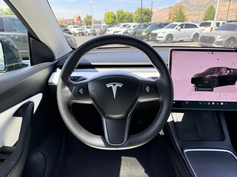Used 2022 Tesla Model Y Long Range AWD/4WD image 9