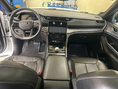 Used 2023 Jeep Grand Cherokee L Overland image 11