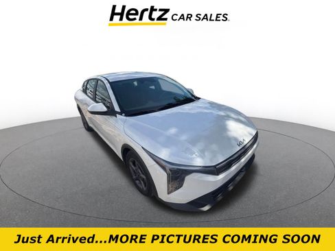 Used 2025 Kia K4 LXS image 1
