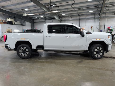 Used 2024 GMC Sierra 2500 Denali w/ Denali Reserve Package AWD/4WD image 2