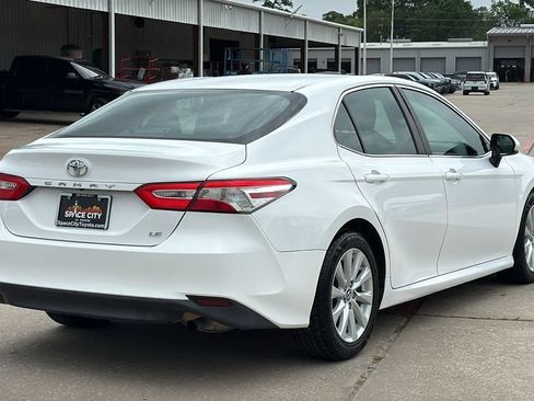 Used 2018 Toyota Camry LE FWD image 5