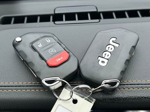 Used 2021 Jeep Wrangler Unlimited Sahara image 34