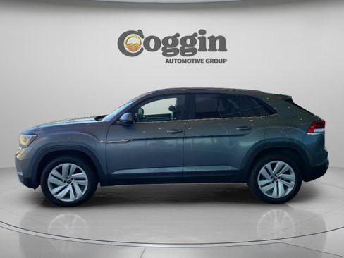 Used 2021 Volkswagen Atlas Cross Sport SE w/ Panoramic Sunroof Package FWD image 2