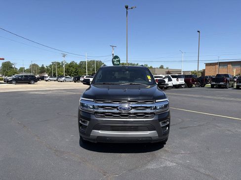 Used 2024 Ford Expedition Limited AWD/4WD image 3