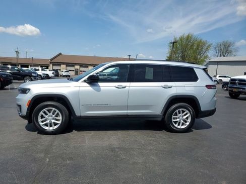 Used 2023 Jeep Grand Cherokee L Laredo w/ Luxury Tech Group I AWD/4WD image 2