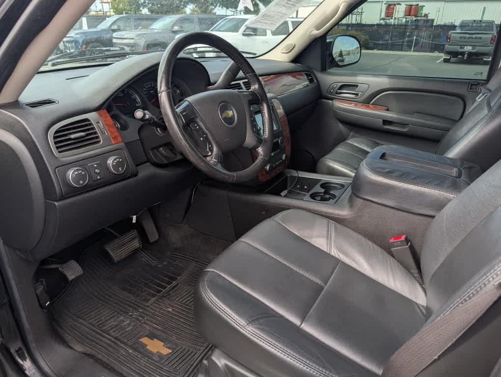 Used 2007 Chevrolet Suburban LT w/ LT Preferred Equipment Group AWD/4WD image 7