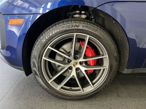 Certified 2023 Porsche Macan S image 10
