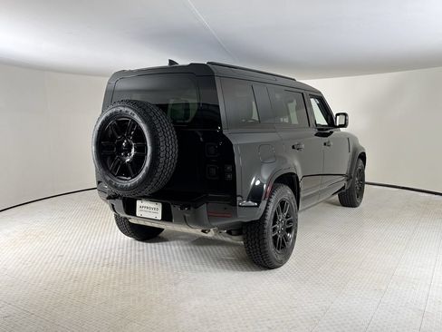 Used 2026 Land Rover Defender 110 X-Dynamic SE AWD/4WD image 5