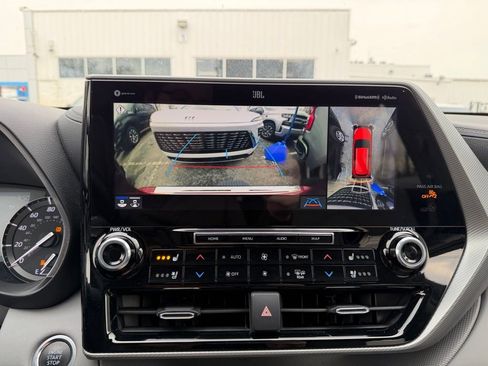 Used 2021 Toyota Highlander Platinum image 7