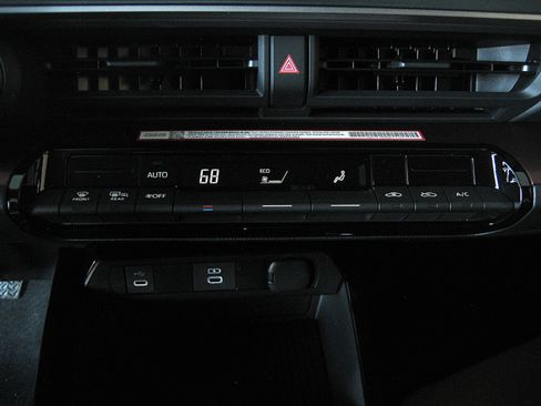 New 2026 Toyota Prius SE image 12