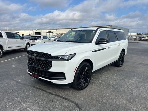 New 2025 Lincoln Navigator L Reserve w/ Jet Appearance Package image 3