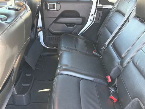 Used 2022 Jeep Wrangler Unlimited Sahara image 16