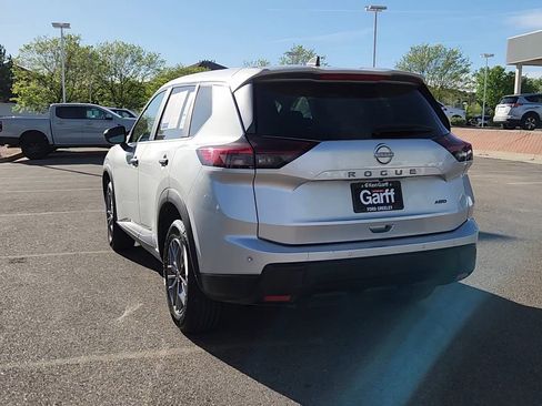 Used 2024 Nissan Rogue S AWD/4WD image 19