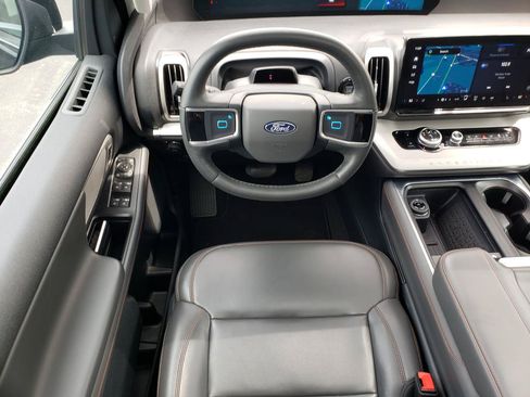 Used 2025 Ford Expedition Active AWD/4WD image 14