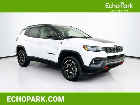 Used 2025 Jeep Compass Trailhawk AWD/4WD image 1