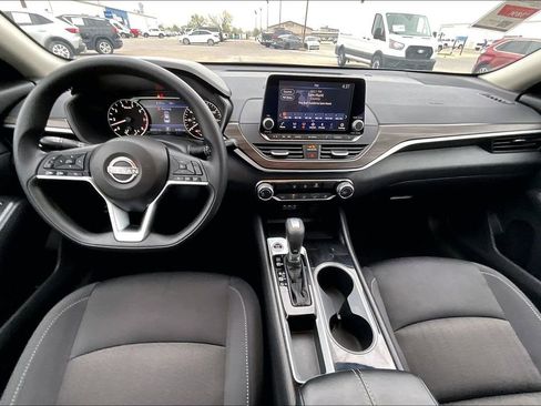 Used 2024 Nissan Altima 2.5 SV image 13