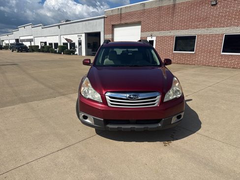 Used 2011 Subaru Outback 2.5i Premium AWD/4WD image 2