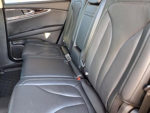 Used 2023 Lincoln Nautilus Reserve image 7