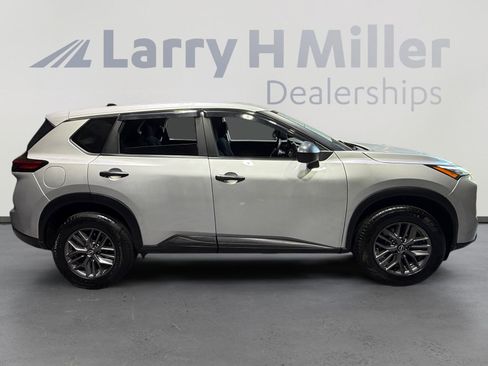 Used 2024 Nissan Rogue S AWD/4WD image 6