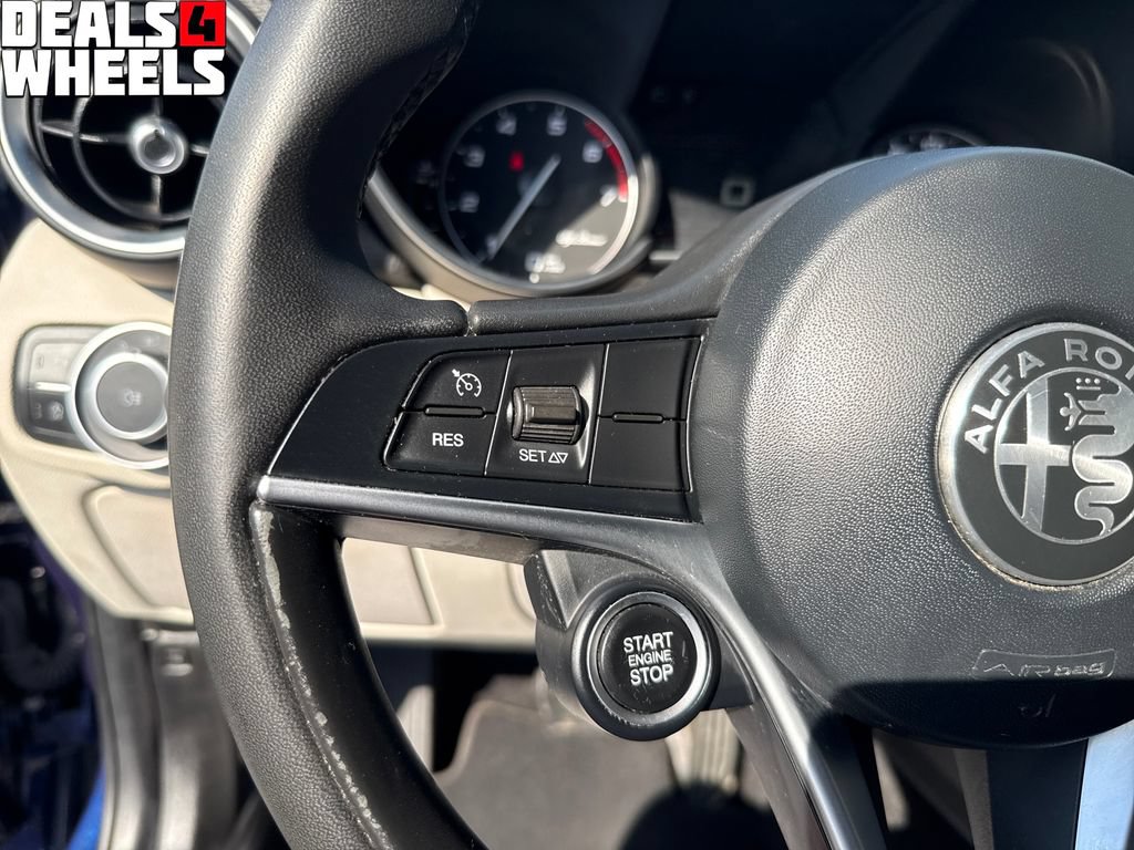 Used 2018 Alfa Romeo Giulia AWD image 30