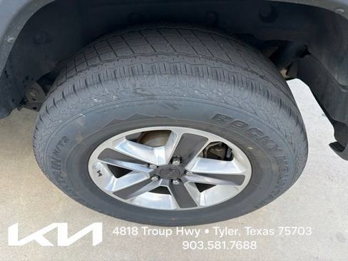 Used 2021 Jeep Wrangler Unlimited Sahara AWD/4WD image 6