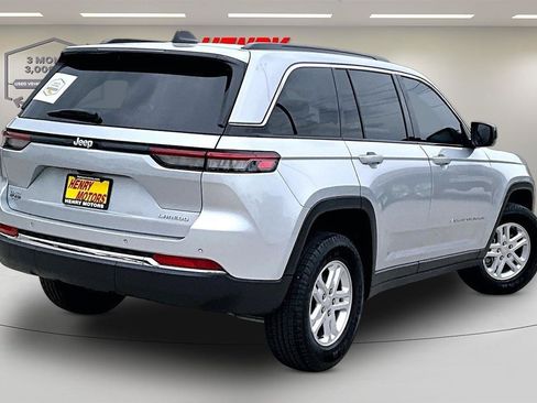 Used 2024 Jeep Grand Cherokee Laredo AWD/4WD image 6