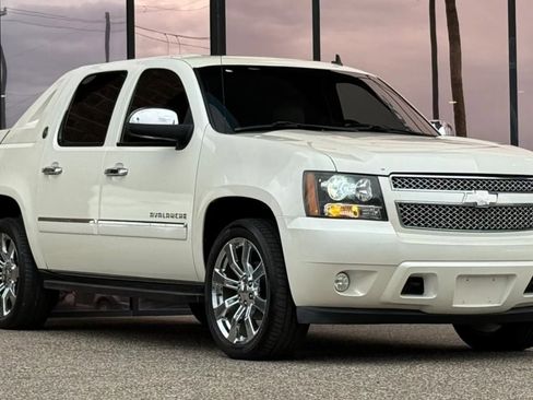 Used 2013 Chevrolet Avalanche LTZ AWD/4WD image 17