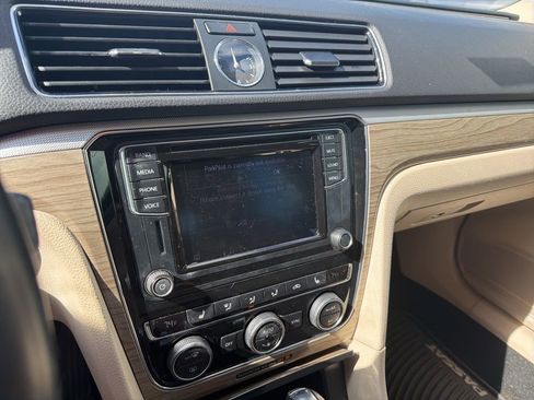 Used 2017 Volkswagen Passat 1.8T SE image 12