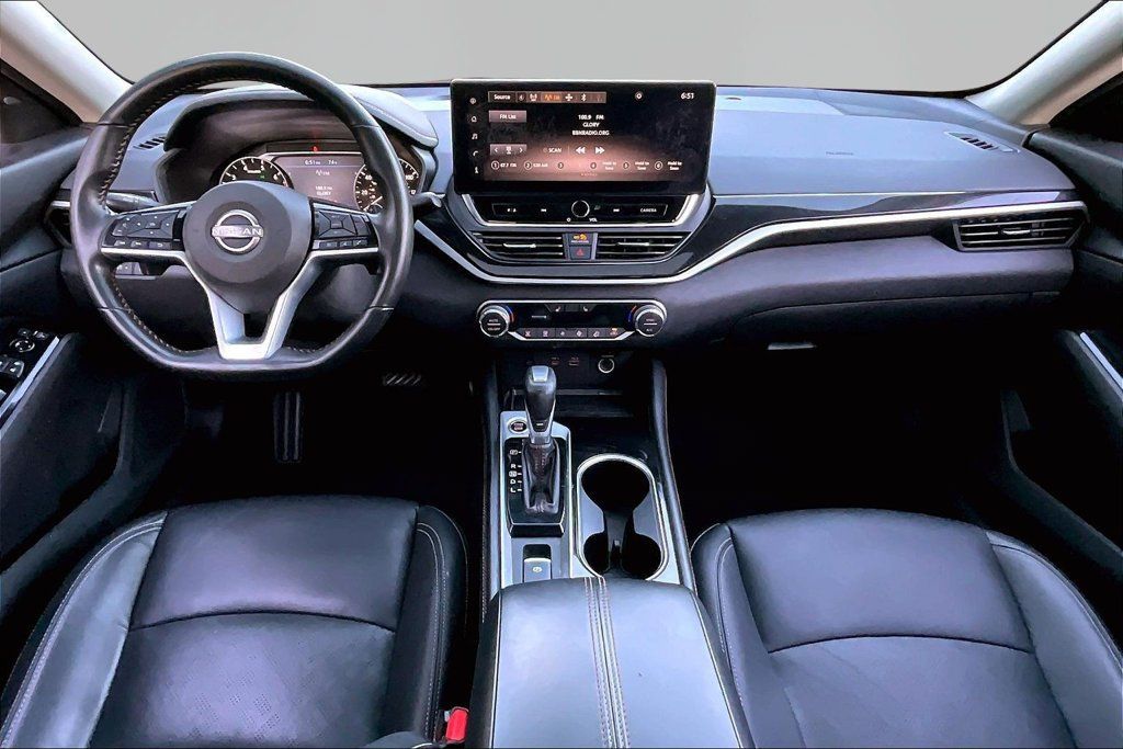 Used 2025 Nissan Altima 2.5 SR w/ SR Premium Package AWD/4WD image 9