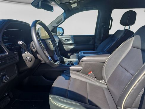 Used 2024 Chevrolet Suburban Premier image 10