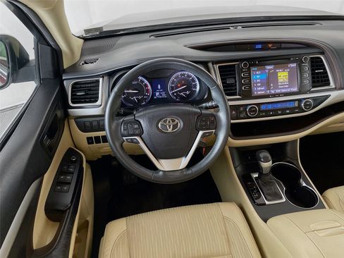 Used 2016 Toyota Highlander Plus image 23