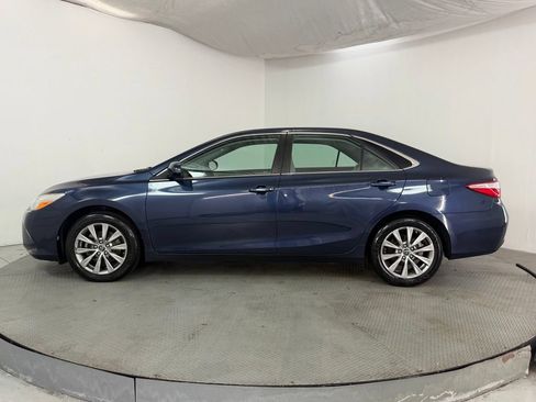Used 2017 Toyota Camry SE FWD image 4