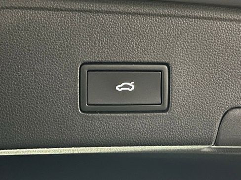 Used 2022 Volkswagen Atlas Cross Sport SEL R-Line image 39