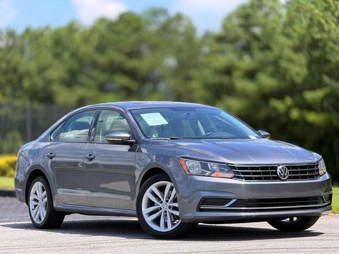 Used 2019 Volkswagen Passat 2.0T Wolfsburg FWD image 5