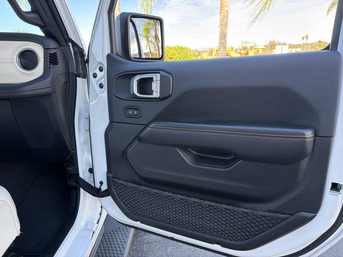 Used 2024 Jeep Wrangler Unlimited Sahara w/ Technology Group AWD/4WD image 35