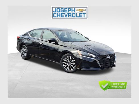 Used 2023 Nissan Altima 2.5 SV image 1