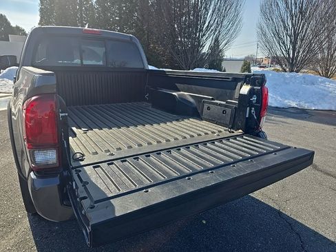 Used 2022 Toyota Tacoma SR image 8