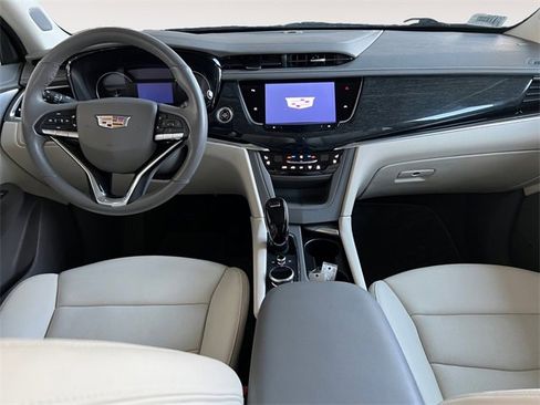Certified 2023 Cadillac XT6 Premium Luxury image 8